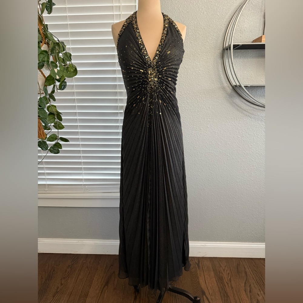 Sue Wong Nocturne Halter Pleated Beaded Gown Size 8 Travilla Style Black & Gold